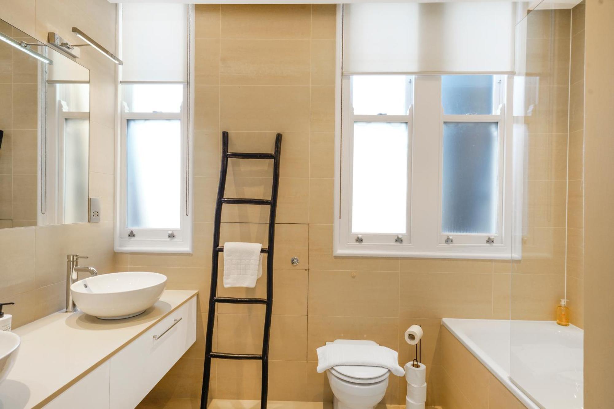 Spacious And Modern 4 Beds Home In Kensington لندن المظهر الخارجي الصورة